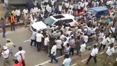 ಗುದ್ದಲಿ ಪೂಜೆಗೆ ಜೆಡಿಎಸ್‌-ಬಿಜೆಪಿ ಗುದ್ದಾಟ: ಸಿಪಿ ಯೋಗೇಶ್ವರ್ ಕಾರಿಗೆ ಕಲ್ಲು, ಮೊಟ್ಟೆ ಎಸೆತ