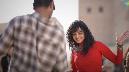 മഞ്ജു വാര്യരെ നൃത്തം പഠിപ്പിക്കുന്ന പ്രഭുദേവ; 'ആയിഷ'യിലെ പാട്ടെത്തി