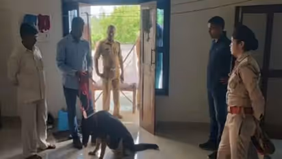 बरेली में टीचर के पति ने फांसी लगाकर की खुदकुशी, पिता को इस हालत में देख बेटी की निकल गई चीख