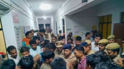 Kanpur Accident: मंदिर से लौट रहे श्रद्धालुओं से भरी ट्रैक्टर-ट्राली तालाब में गिरी, कम से कम 26 की मौत