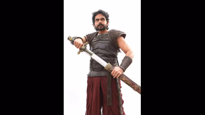 வந்தியத்தேவன் அப்படிப்பட்ட ஆள் கிடையாது... தவறாக சித்தரித்துள்ளதாக பரபரப்பு புகார் - சிக்கலில் மணிரத்னம்