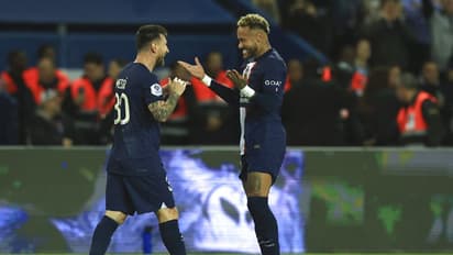 വളഞ്ഞുപുളഞ്ഞ് വലയിലേക്ക്; പിഎസ്ജിക്കായി ആദ്യ ഫ്രീകിക്ക് ഗോളുമായി മെസി- വീഡിയോ കാണാം