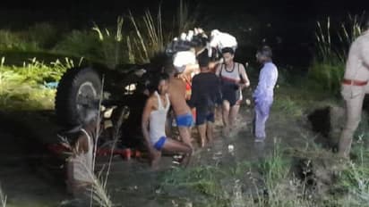 పండుగల వేళ ప్రమాదాలు.. రెండు యాక్సిడెంట్లలో 31 మంది దుర్మరణం.. 30 మందికి గాయాలు