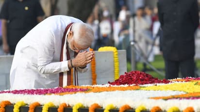 Mahatma Gandhi Jayanti:युवावस्था से पीएम बनने तक के सफर में बापू के विचारों को आत्मसात करते रहे नरेंद्र मोदी