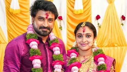 செம்ம கியூட்..!முதல் முறையாக குழந்தை புகைப்படத்தை வெளியிட்ட சரவணன் மீனாட்சி ரியல் ஜோடி... செந்தில் - ஸ்ரீஜா! 