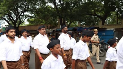 ஆர்.எஸ்.எஸ். உடையில் ஊர்வலமாக சென்ற அமைச்சர்கள்; பொதுமக்கள் அதிர்ச்சி