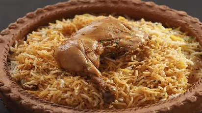 சோழ மன்னர்களோட பேரு வச்சுருக்கீங்களா? அப்போ உங்களுக்கு பிரியாணி இலவசம்... எங்க தெரியுமா?