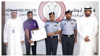 കളഞ്ഞു കിട്ടിയ പണം പൊലീസില്‍ ഏല്‍പ്പിച്ചു; പ്രവാസിയുടെ സത്യസന്ധതയ്ക്ക് ആദരം