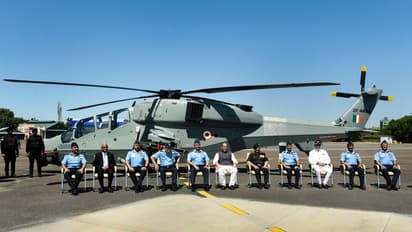 'പ്രചണ്ഡ്', ലൈറ്റ് കോംബാറ്റ് ഹെലികോപ്റ്ററുകളെത്തി, വ്യോമസേനയ്ക്ക് കൈമാറി പ്രതിരോധ മന്ത്രി