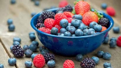 Belly Fat Loss: ശരീരത്തിലെ കൊഴുപ്പിനെ പുറംതള്ളാന്‍ ബെറി പഴങ്ങള്‍ സഹായിക്കുമോ?