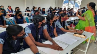 விடுமுறையில் சிறப்பு வகுப்பா ? தனியார் பள்ளிகளுக்கு எச்சரிக்கை விடுத்த பள்ளிக்கல்வித்துறை !