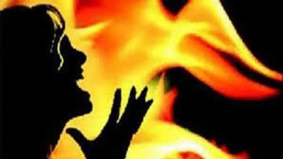 ஆபாச வீடியோ பார்ப்பதைத் தடுத்த மனைவியை தீவைத்துக் கொன்ற இளைஞர்