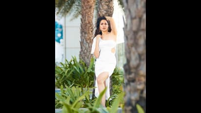 ప్రగ్యా జైశ్వాల్‌ విరహ వేదన.. టైట్‌ ఫిట్‌లో  చుట్టుకొలతలు చూపిస్తూ రెచ్చగొడుతున్న బాలయ్య భామ 