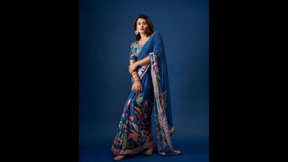 చీరలో హేబా పటేల్‌ ఇంత హాట్‌గానా.. టెంప్టింగ్‌ పోజులతో వొంపుసొంపులు చూపిస్తూ కైపెక్కిస్తున్న కుమారి..