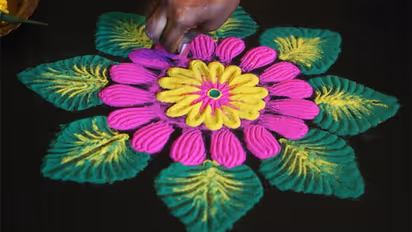 Dussehra 2022: विजयदशमी के मौके पर अपने घर आंगन में बनाएं ये रंगोली डिजाइंस