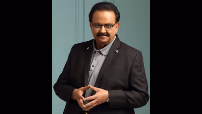 గుంటూరులో ఎస్పీ బాల సుబ్రమహ్మణ్యం విగ్రహం తొలగింపు.. క‌ళాకారుల ఆగ్ర‌హం..