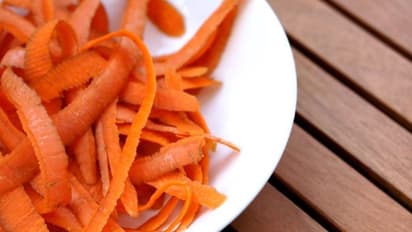 ക്യാരറ്റിന്‍റെ തൊലി കൊണ്ട് ചെയ്യാവുന്നത്; അറിയാം ആറ് ടിപ്സ്...