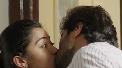 విజయ్ దేవరకొండతో లిప్ లాక్ వల్ల కొన్ని నెలలు ఏడ్చా.. కలలో కూడా గుర్తుకు వచ్చేది, రష్మిక కామెంట్స్ 