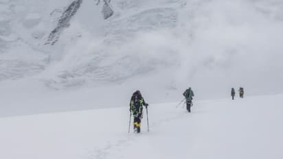 ഉത്തരാഖണ്ഡിൽ ഹിമപാതം; 10 പർവതാരോഹകർ മരിച്ചു, 8 പേരെ രക്ഷിച്ചു; തിരച്ചിൽ തുടരുന്നു