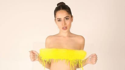 গ্লাস পেন্টিং দিয়ে ঢাকা বক্ষযুগল থেকে গোপনাঙ্গ, ফের নগ্ন হয়ে শোরগোল ফেলে দিলেন  উরফি