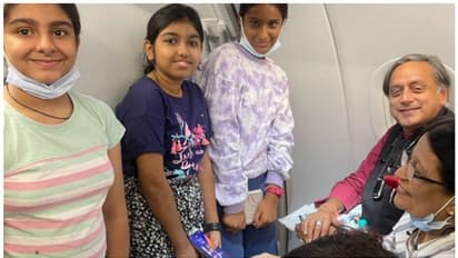 എയറിലും തരൂര്‍ സൂപ്പര്‍സ്റ്റാര്‍; 'വാക്കുകളുടെ മാന്ത്രികന്' നന്ദിയെന്ന് ഇന്‍ഡിഗോ, സെല്‍ഫിയെടുക്കാന്‍ മത്സരം!