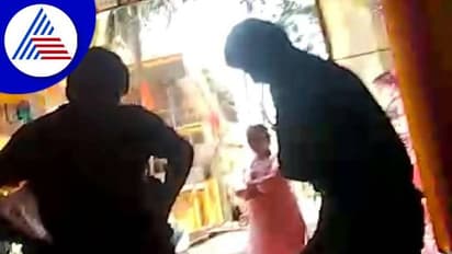 ಧಾರವಾಡ: ಸೌಂಡ್ ಸ್ಪೀಕರ್ ಹಚ್ಚಿದಕ್ಕೆ ದುರ್ಗಾಮಾತಾ ಮಂಟಪಕ್ಕೆ ನುಗ್ಗಿ ಮಹಿಳಾ ಅಧಿಕಾರಿಯಿಂದ ದರ್ಪ..!