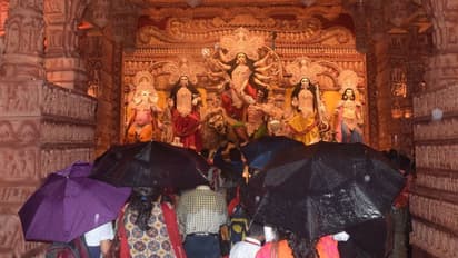 মায়ের বিদায়ে কাঁদবে আকাশ, বিজয়া দশমীতে বৃষ্টির ভ্রুকূটি রাজ্য জুড়ে