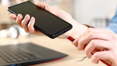 இனி மொபைல் முதல் மடிக்கணினி வரை எல்லாவற்றுக்கும் ஒரே ‘சார்ஜர்’ - வெளியான அதிர்ச்சி அறிவிப்பு !