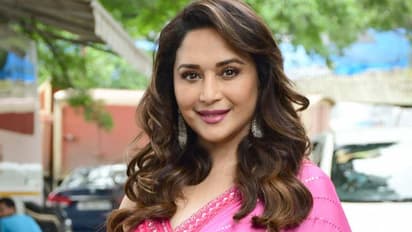 48 கோடிக்கு சொகுசு அபார்ட்மெண்ட் வாங்கிய மாதுரி தீட்ஷித்..! என்ன ஸ்பெஷல் தெரியுமா..?