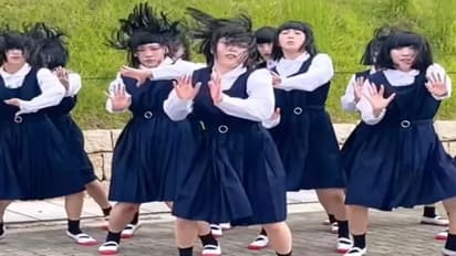 जापानी लड़कियों ने काला चश्मा गाने पर किया शानदार डांस.. आप भी देखिए मूड बन जाएगा 