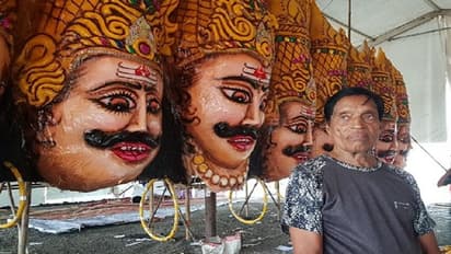 फ्री में प्रदेश का सबसे बड़ा रावण का पुतला बनाता है ये शख्स, 2 टन कागज़ 1500 बांस का होता है इस्तेमाल
