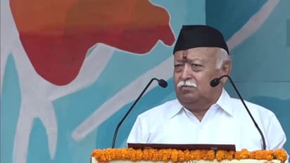 संघ प्रमुख के भाषण की 10 बड़ी बातें: हिंदू-मुस्लिम सभी के लिए बने जनसंख्या नीति, छोटी-छोटी बातों पर लड़ो मत...