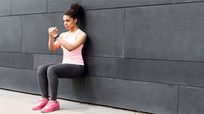 जिम-शिम छोड़े घर या ऑफिस की दीवार पर करें यह एक्सरसाइज, पेट और वेट दोनों होगा कम