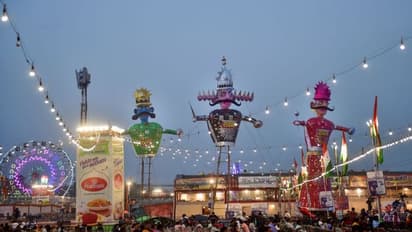 10 फोटो में देखिए मैदान में पहुंचे रावण, मेघनाद और कुंभकर्ण, बस कुछ घंटे बाद राम जी तीनों भाइयों को करेंगे खाक