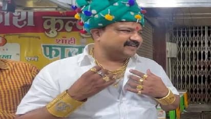 കിലോക്കണക്കിന് സ്വർണവുമണിഞ്ഞ് കുൽഫി കടയുടമ, കടയും ഫേമസ്, ഉടമയും ഫേമസ്!