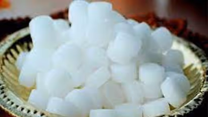  Spiritual : నెగటివ్ ఎనర్జీ ఎక్కువగా ఉన్నట్లయితే.. కర్పూరం నెయ్యితో ఈ విధంగా చేయండి!