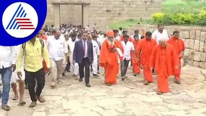 ಚಿತ್ರದುರ್ಗದಲ್ಲಿ ಶರಣ ಸಂಸ್ಕೃತಿ ಉತ್ಸವ: ರಾಜವಂಶಸ್ಥರಿಂದ ಪ್ರಭಾರ ಪೀಠಾಧ್ಯಕ್ಷರಿಗೆ ಭಕ್ತಿ ಸಮರ್ಪಣೆ