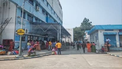 মালবাজার হড়পা বানে ক্ষোভের আগুন বহিঃপ্রকাশ, সুপার স্পেশালিটি হাসপাতালে ভাঙচুর 