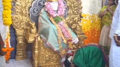 மயிலாப்பூர் சாய்பாபா கோவிலில் துர்கா ஸ்டாலின், மகளுடன் வழிபாடு..!