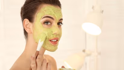 எந்த வயதில் இருந்து முகத்துக்கு ஃபேஷியல் செய்ய துவங்கலாம்..??