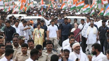 भारत जोड़ो यात्रा: सोनिया गांधी भी हुईं शामिल, 10 फोटो में देखिए बेटे राहुल ने किस अंदाज में किया स्वागत  