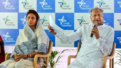 सीएम गहलोत ने अपने नेताओं को दिया दशहरे का उपहार, 200 से ज्यादा आफिसर के किए तबादले मंजूर