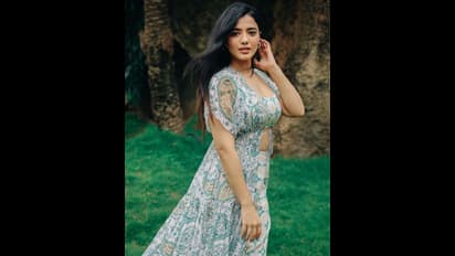 తగ్గని కేతికా శర్మ హాట్ నెస్.. ట్రెండీ వేర్ లో దిమ్మతిరిగే పోజులు.. నెట్టింట యంగ్ బ్యూటీ రచ్చ.!