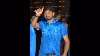 అతన్ని ఆడించకపోతే టీమిండియాకి కష్టమే! వన్డే వరల్డ్ కప్ 2023 టోర్నీపై హర్భజన్ సింగ్..