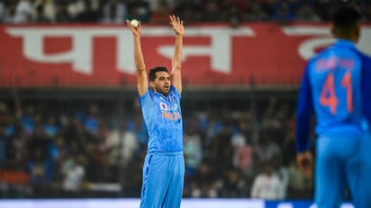 ദീപക് ചാഹറും പുറത്ത്; ഷമിയോ സര്പ്രൈസായി സിറാജോ ലോകകപ്പില് ബുമ്രയുടെ പകരക്കാരന്?