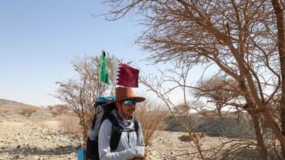 സൗദിയില്‍ നിന്ന് 1600 കിലോ മീറ്റര്‍ മരുഭൂമിയിലൂടെ നടന്ന് ലോകകപ്പിനെത്തുന്ന ഒരു ആരാധകന്‍