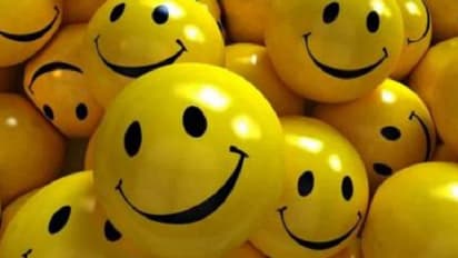 ನಗು ಆರೋಗ್ಯಕ್ಕೆ ಉತ್ತಮ, ಆದರೆ ಕಾರ್ಯಕ್ರಮದಲ್ಲಿ ಕಿಸಕ್ಕನೆ ನಕ್ಕ ಅಧಿಕಾರಿಗೆ ಸರ್ಕಾರದ ನೋಟಿಸ್!