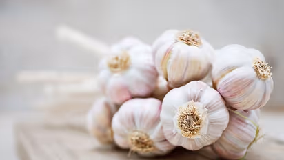 How to cook yummy food with garlic? Here are some rules to follow  