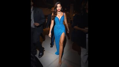 সেক্সি কার্ভি ফিগার ফ্লন্টস করে হটনেসে ঝড়, পরপুরুষকে জড়িয়ে ধরে হট পোজ নোরার