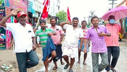 புதுவையில் ஊதிய பாக்கியை வழங்கக் கோரி ஒற்றை காலில் நின்று போராட்டம்